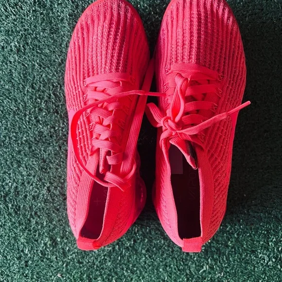 NIKE Women's Air Vapormax Flyknit 3 Running Shoe - Picture 3 of 9